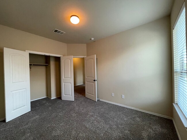 Building Photo - Townhome for rent