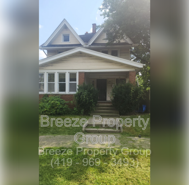 Building Photo - 811 Collins St