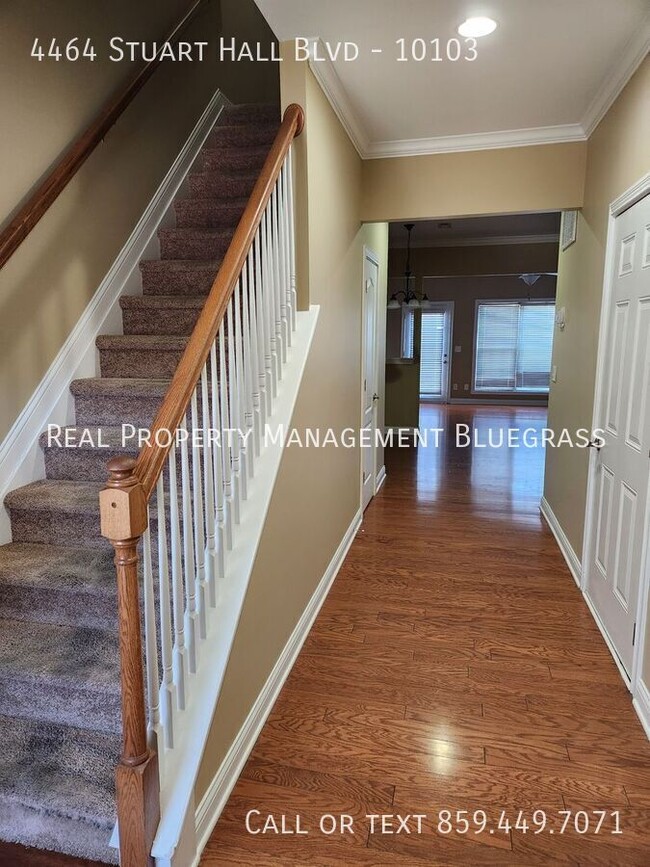 Building Photo - Spacious Townhome in Stuart Hall