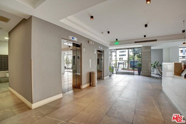 Building Photo - 10600 Wilshire Blvd