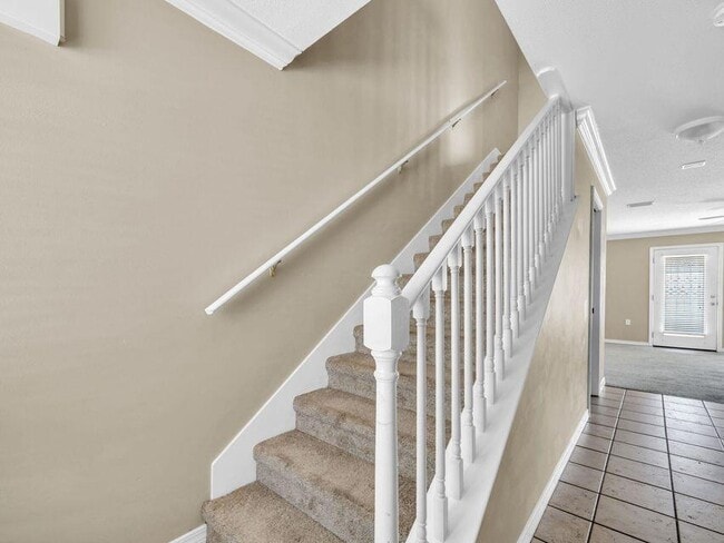 Building Photo - 983 Scenic Oak Ln