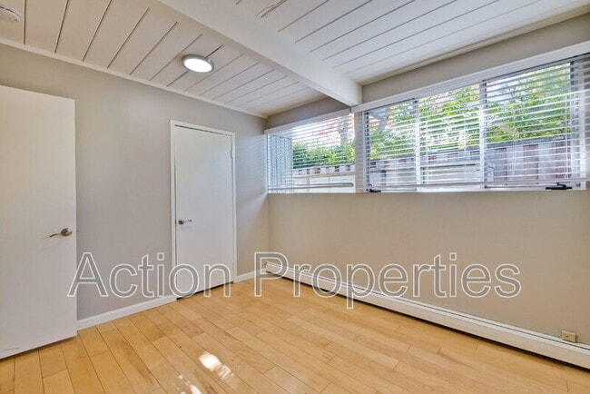 Building Photo - 3733 Carlson Cir