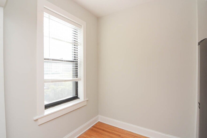 Building Photo - 618 W Patterson Ave