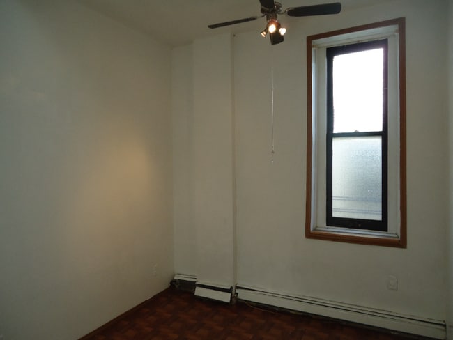 Building Photo - 13 Bleecker St