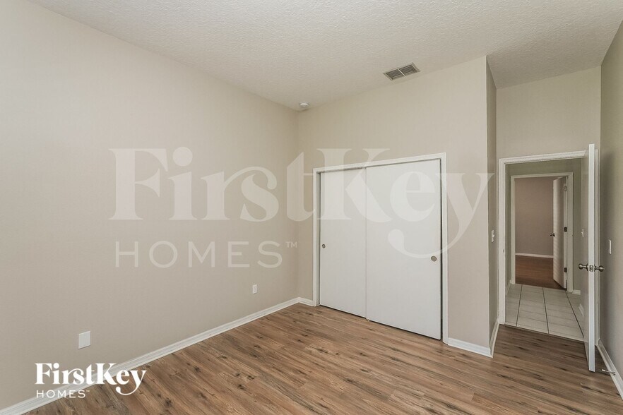 Building Photo - 9712 Glenpointe Dr