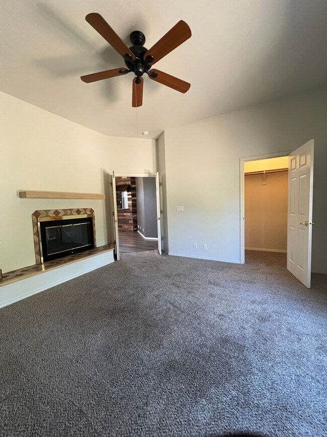 Building Photo - 3 Bedroom 2 Bath Home Overlooking Thumb Butte ~ Forest Trails