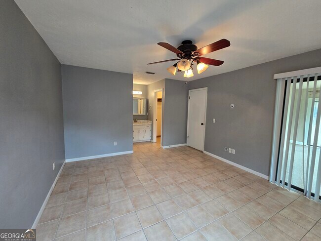 Building Photo - 127 Summerfield Dr