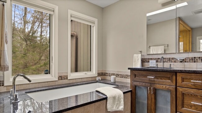 Building Photo - 14 Glendale Rd