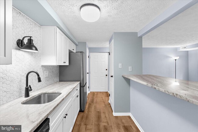 Building Photo - 696 Southern Hills Dr