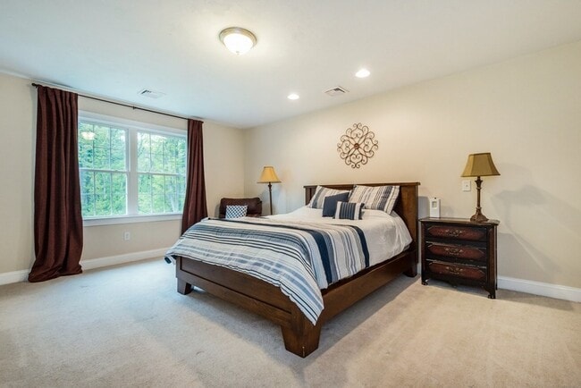 Building Photo - 4 Cyrus Way