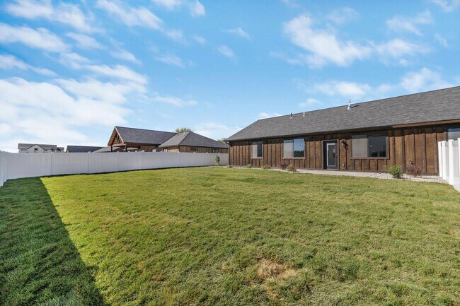 Building Photo - K551LI