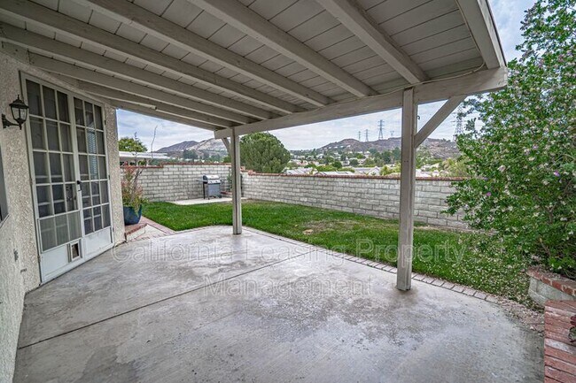 Building Photo - 28552 Avocado Pl