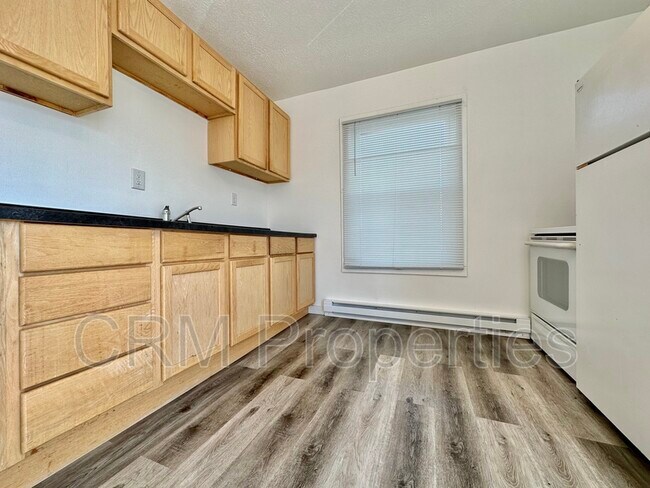 Building Photo - 723 W Jefferson St