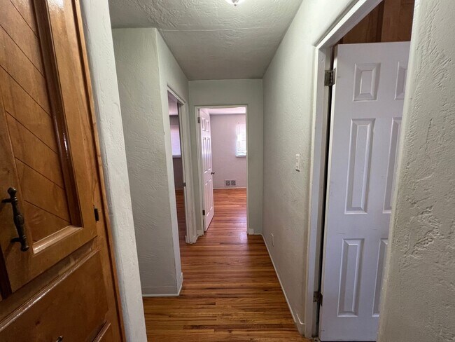 Building Photo - NE 3/BD 2/BA 2/CG