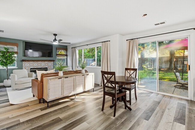 Building Photo - 2559 Du Bois Dr