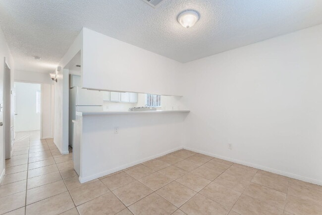 Building Photo - Downstairs unit B. One of a Kind Apartment with 2 bedrooms and 2 bathrooms with Laundry Room, Vie...