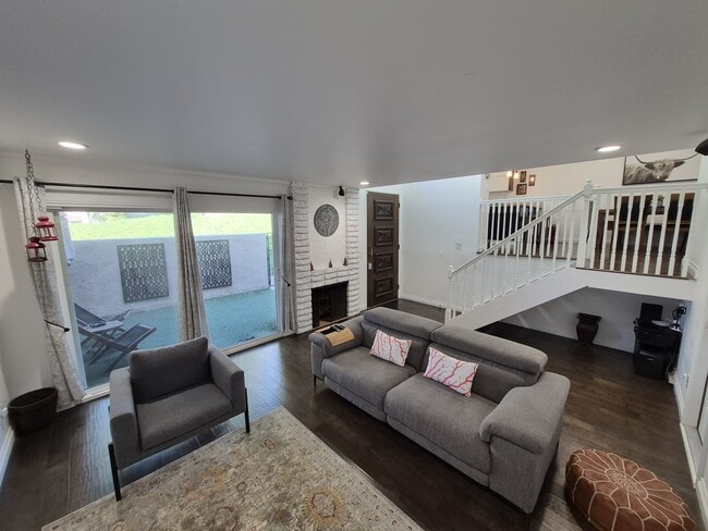 Building Photo - 5313 Sevilla Ct