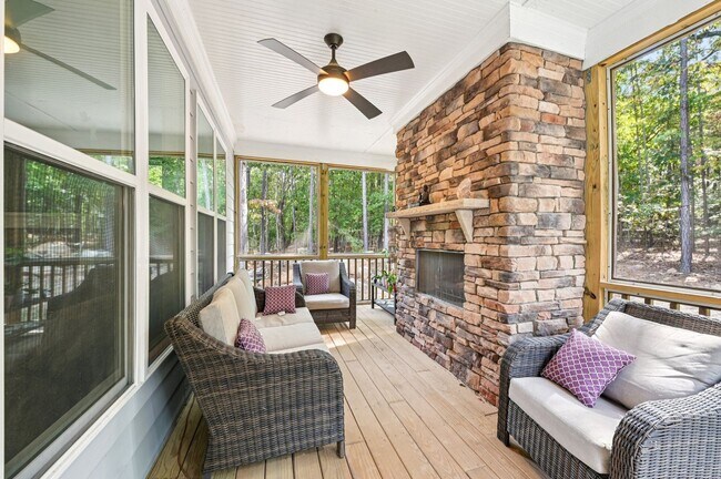 Building Photo - Luxury 5 Bed, 3.5 Bath Home on Large Lot !...