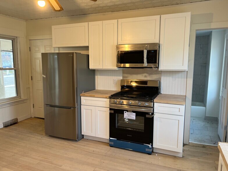 Building Photo - 104 Harrison St