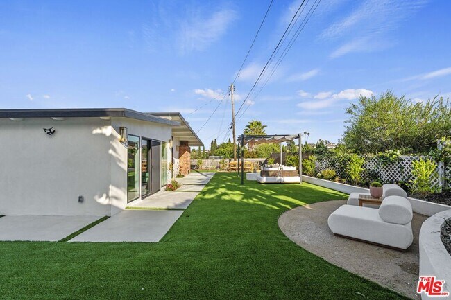Building Photo - 4600 Don Quixote Dr
