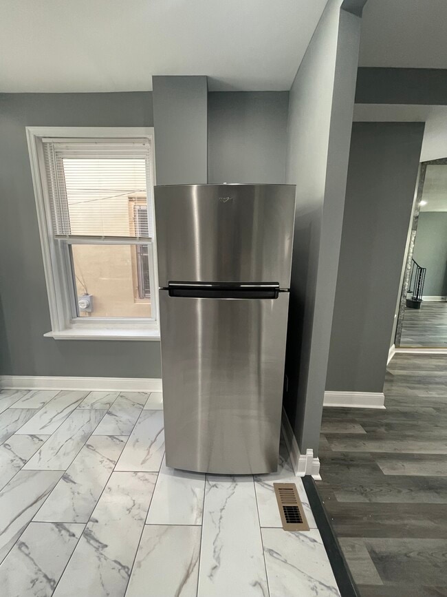 Building Photo - 1611 S Yewdall St