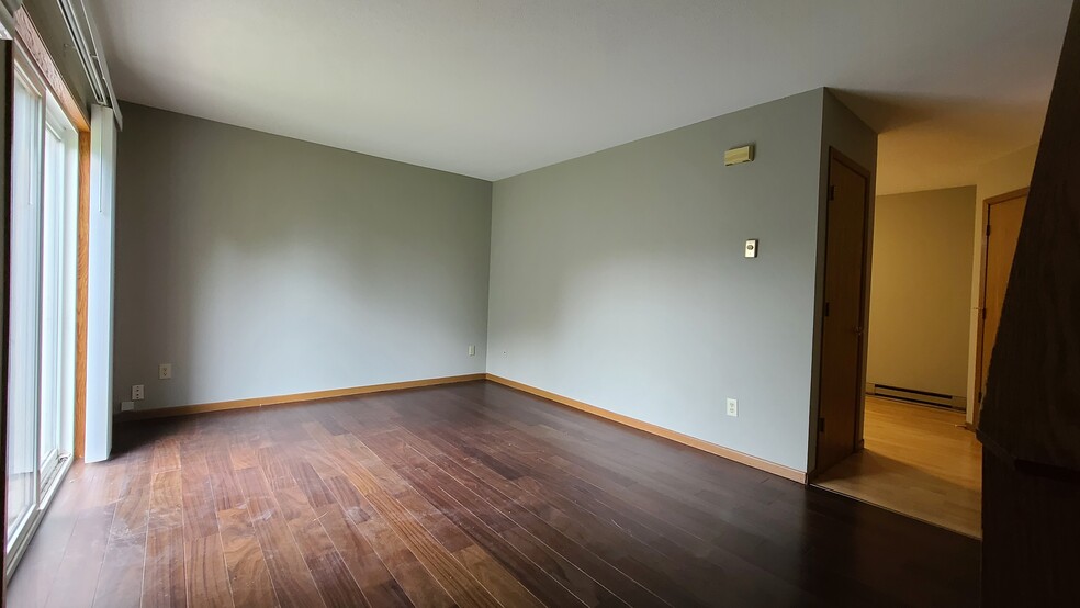 Building Photo - 353 Nicole Ln