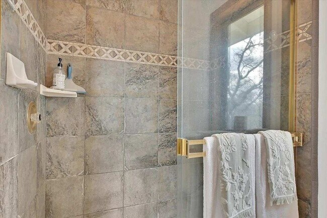 Building Photo - Large 4-bedroom Remodeled home in Lake Wildwood, Penn Valley, CA 95946