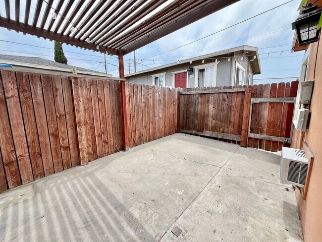 Building Photo - 1bd + Bonus Room Casita with Washer/Dryer ...
