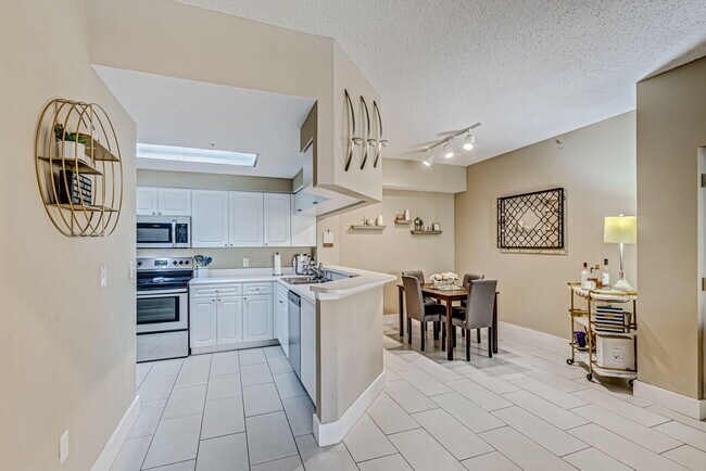 Building Photo - 3019 Alcazar Pl