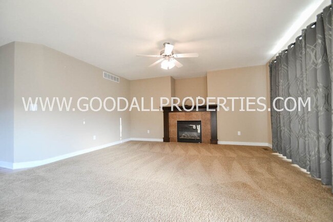 Building Photo - 4 Bedroom, 2.5 Bathroom Home in Ankeny