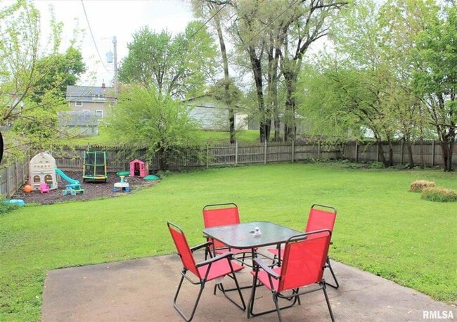 Building Photo - 3 bedroom in the Heart of Moline
