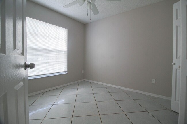 Building Photo - 13859 Glasser Ave