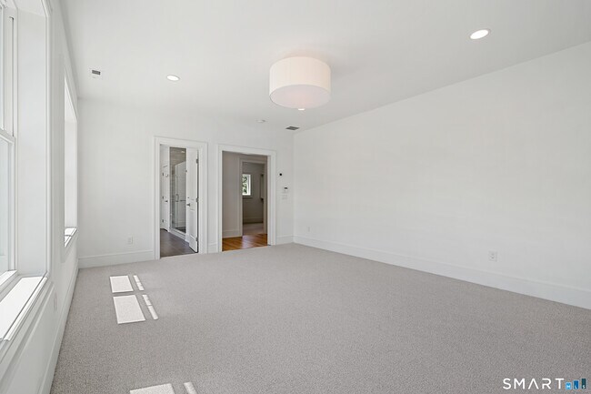 Building Photo - 15 Damia Dr