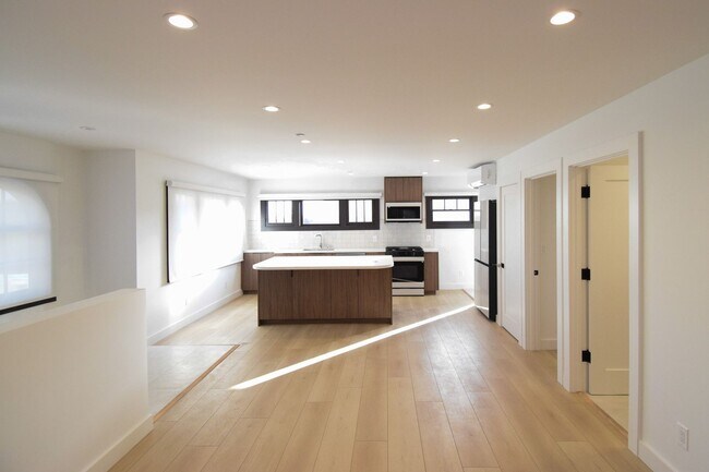 Building Photo - 317 Ocean Park Blvd