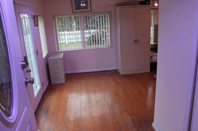 Building Photo - 6213 Shady Side Rd