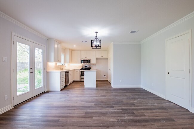 Building Photo - GORGEOUS 3 BEDROOM HOME LOCATED IN FORT WORTH, TEXAS!