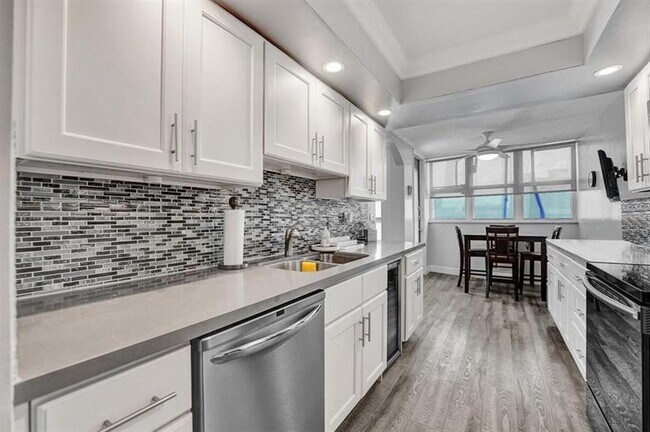 Building Photo - 100 Golden Isles Dr