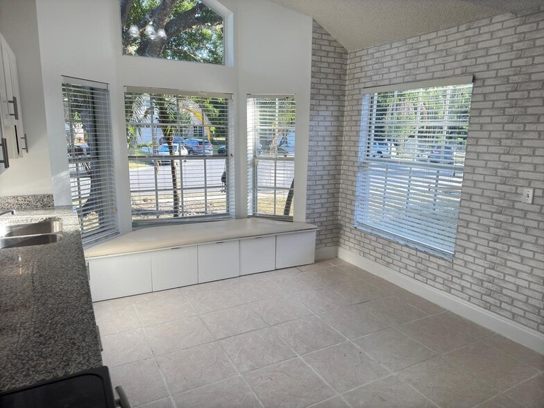 Building Photo - 10313 Crystal Point Dr