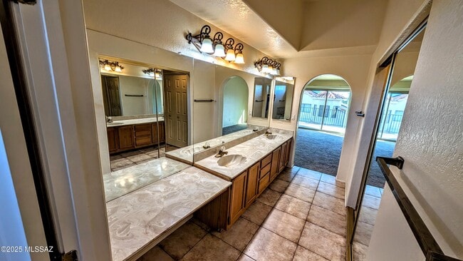 Building Photo - 1061 W Antelope Creek Way