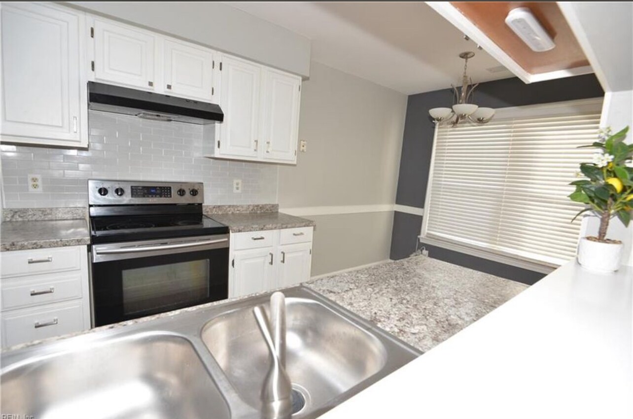 Building Photo - 4502 Marlwood Way