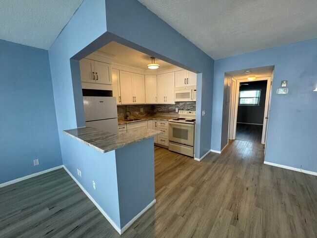Building Photo - 100 Shore Ct