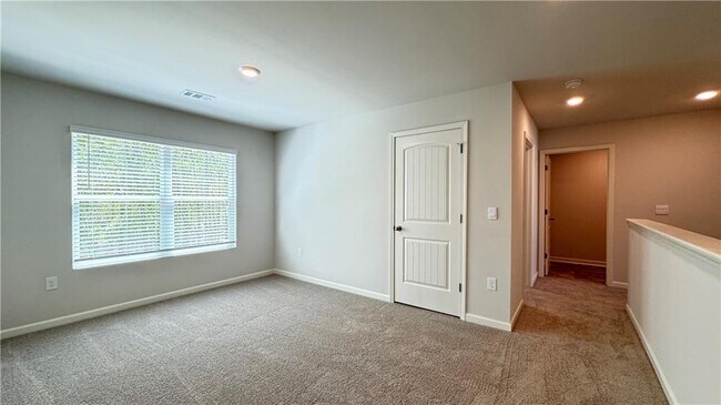 Building Photo - 61 Biltmore Pl