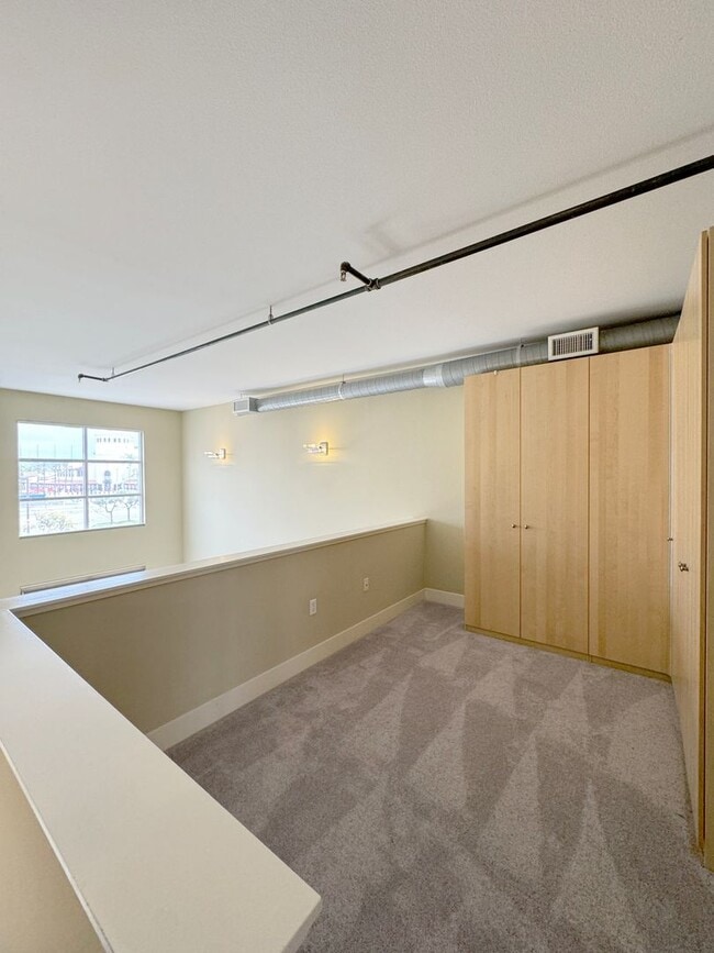 Building Photo - Live & Work Industrial Art Loft with Two C...