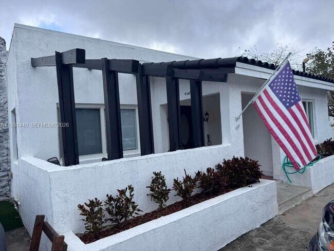 Building Photo - 2036 SW 57th Ct