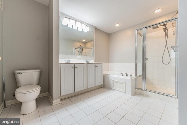 Building Photo - 1552 Oakley Ln
