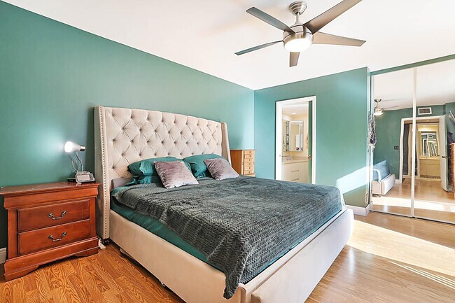 Building Photo - 2876 Waterford Dr S