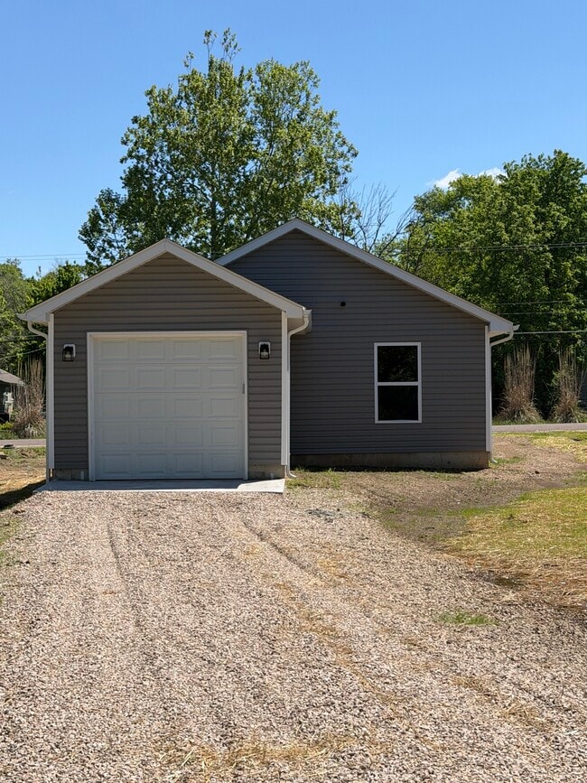Building Photo - 315 S Olive St
