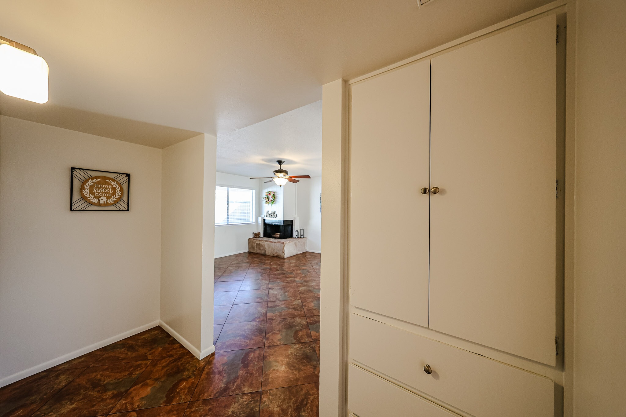 great built-ins in hallway - 3022 N 37th St