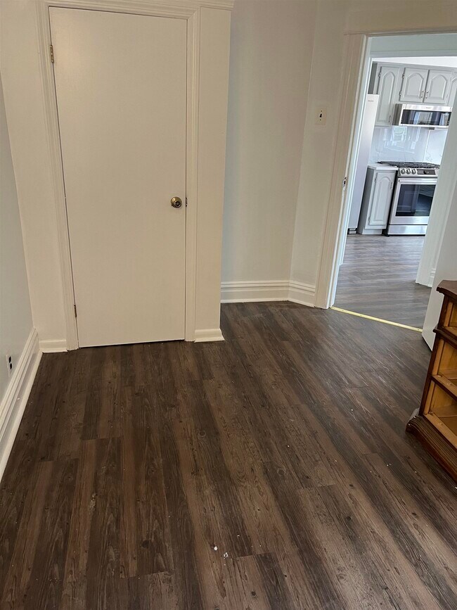 Building Photo - 110 67th St