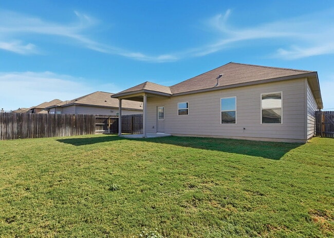 Building Photo - Beautiful 3 Bedroom Home with Open Layout ...